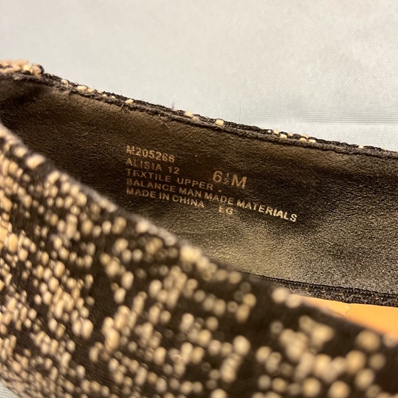 Me Too Alisa Pointed Textured Black & White Flat Size 6.5 - Picture 7 of 9